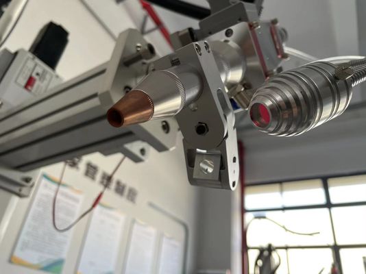 स्वचालित फाइबर लेजर वेल्डिंग मशीन सिपकट नियंत्रण प्रणाली और 50Hz-5KHz के साथ