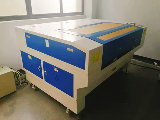 1000-26000mm/min काटने की गति CO2 लेजर उत्कीर्णन मशीन बेहतर और सेवा के साथ