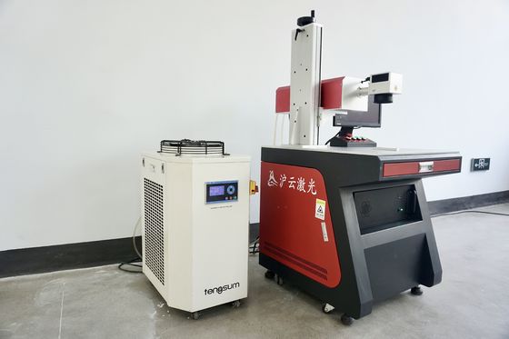 30W फाइबर लेजर मार्किंग मशीन मार्किंग के लिए हाथ से आयोजित विन्यास 7 KG