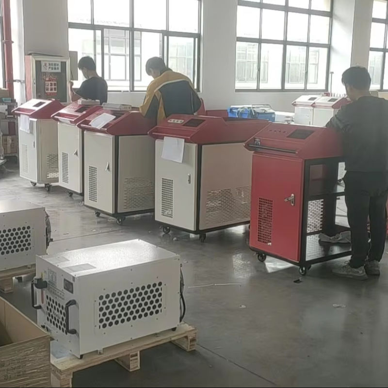 1000W 1500W 2000W 3000W औद्योगिक के लिए पोर्टेबल हैंडहेल्ड फाइबर लेजर वेल्डिंग मशीन